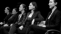 nőNYUGAT-km:Bíró Kriszta,Für Anikó,Hámori Gabi/Gryllus Dorka,Kerekes Viktória,Lázár Kati és Szalai András cimbalom